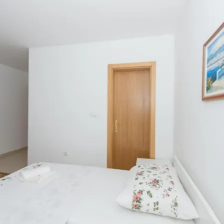 Royal M&m Apartman *